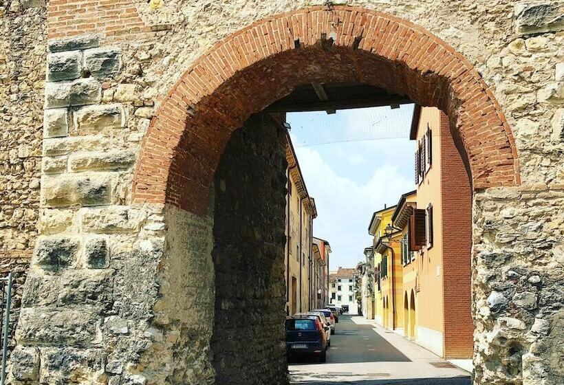 Отель Locanda Lo Scudo