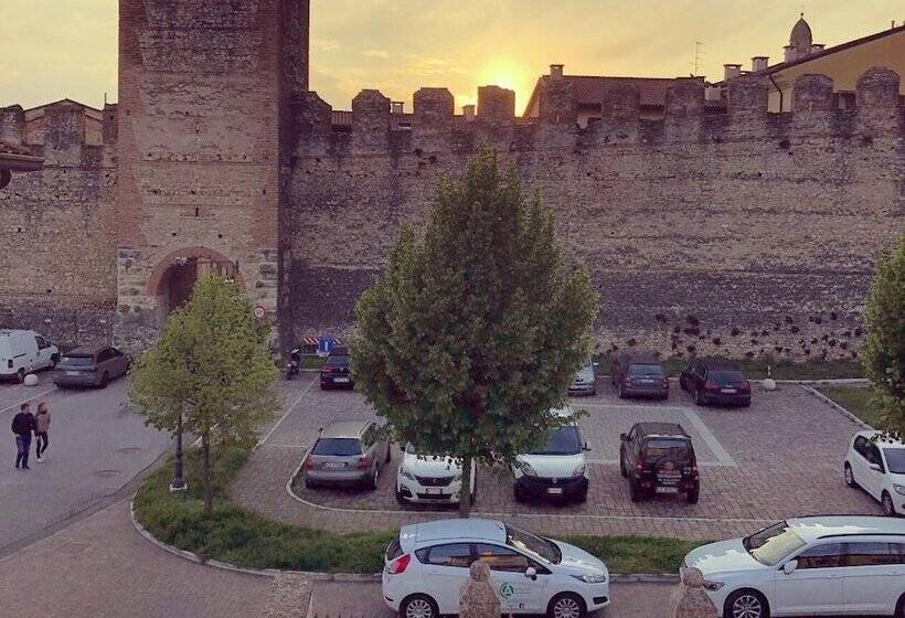 Отель Locanda Lo Scudo