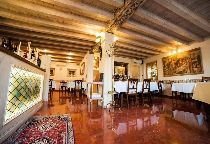 Отель Locanda Lo Scudo