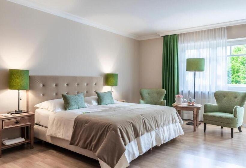 فندق Pienzenau Am Schlosspark