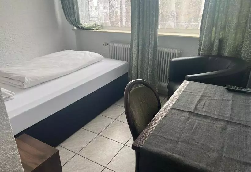 בית מלון כפרי Main Taunus