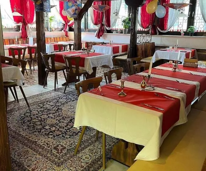 בית מלון כפרי Main Taunus