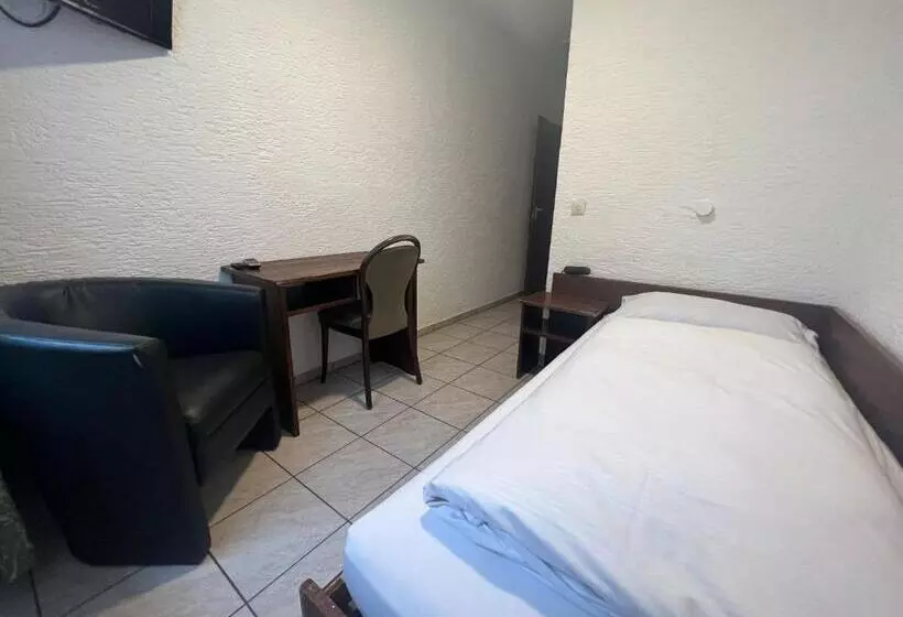 בית מלון כפרי Main Taunus