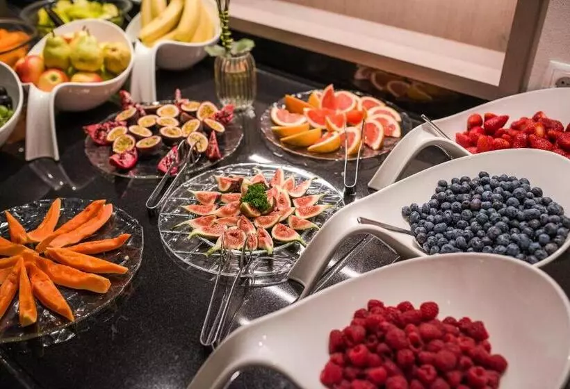 Отель Weinegg Wellviva Resort