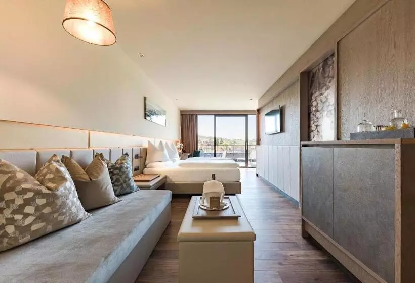 Отель Weinegg Wellviva Resort