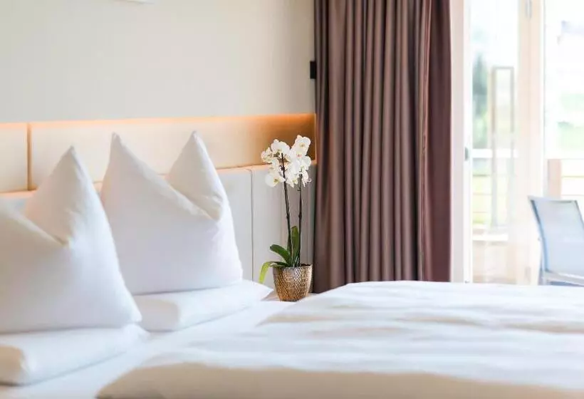 Отель Weinegg Wellviva Resort