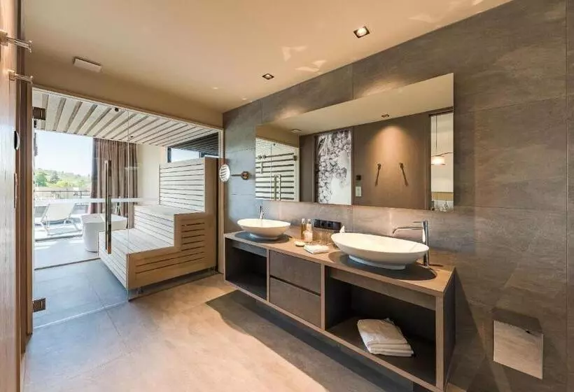 Отель Weinegg Wellviva Resort