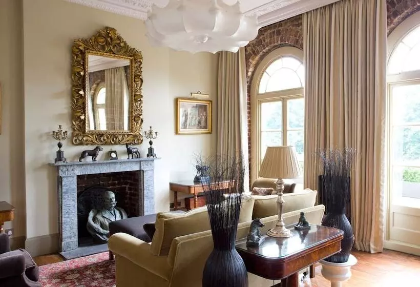 Отель York & Albany