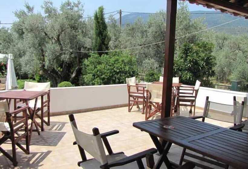 Palirria Hotel & Studios