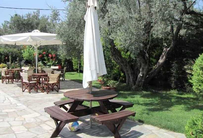 Palirria Hotel & Studios