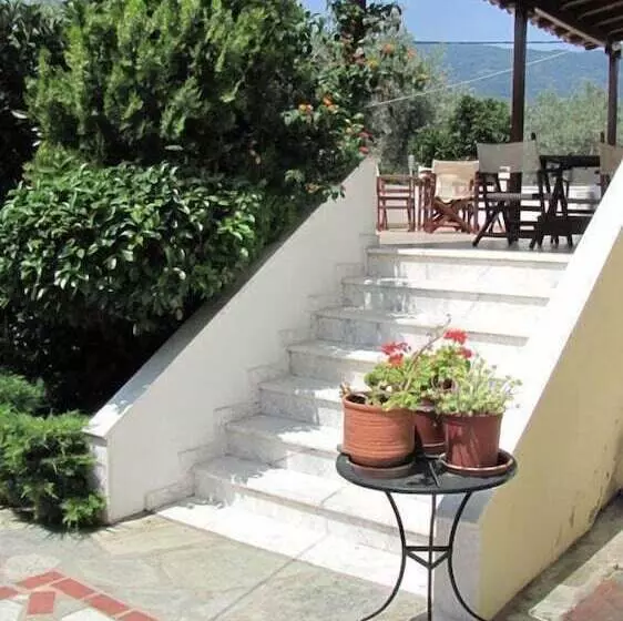 Palirria Hotel & Studios