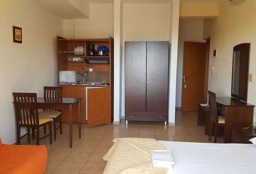 Palirria Hotel & Studios