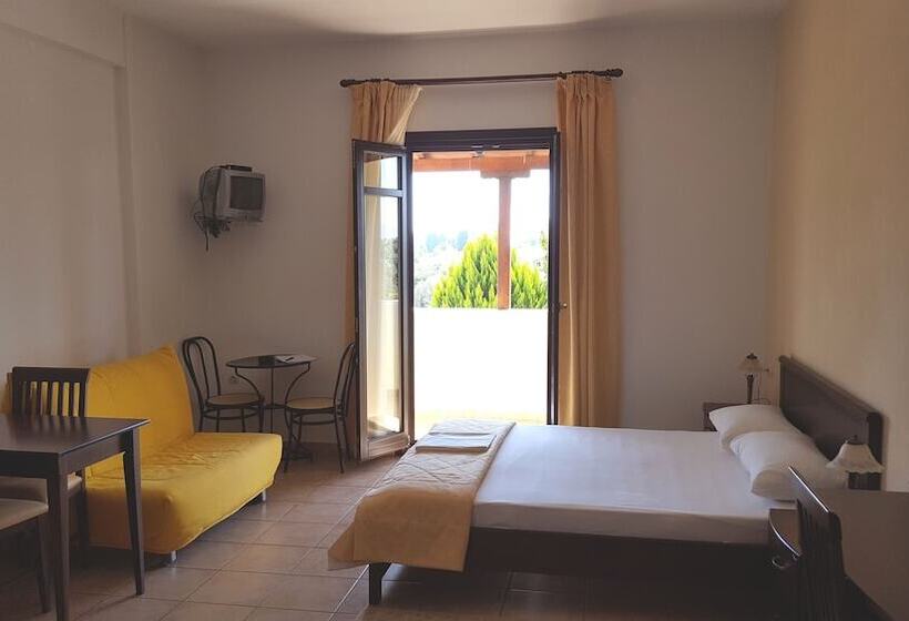 Palirria Hotel & Studios