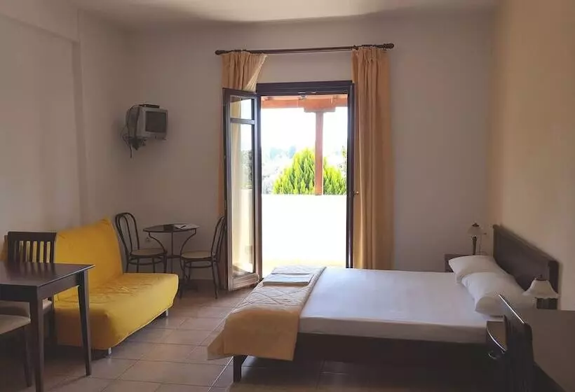 Palirria Hotel & Studios