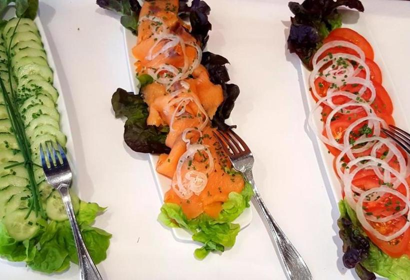 Отель Cafe Rathaus