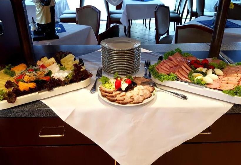 Отель Cafe Rathaus