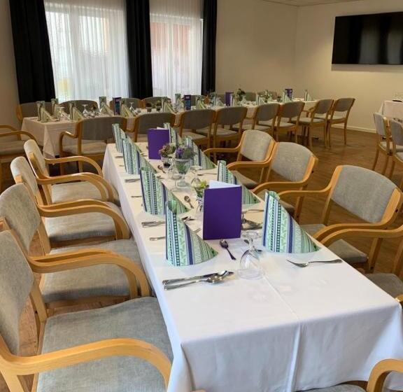 Отель Cafe Rathaus