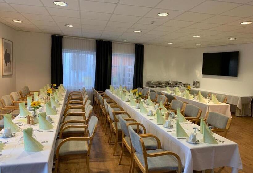 Отель Cafe Rathaus