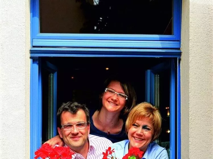 Отель Erbgericht Buntes Haus