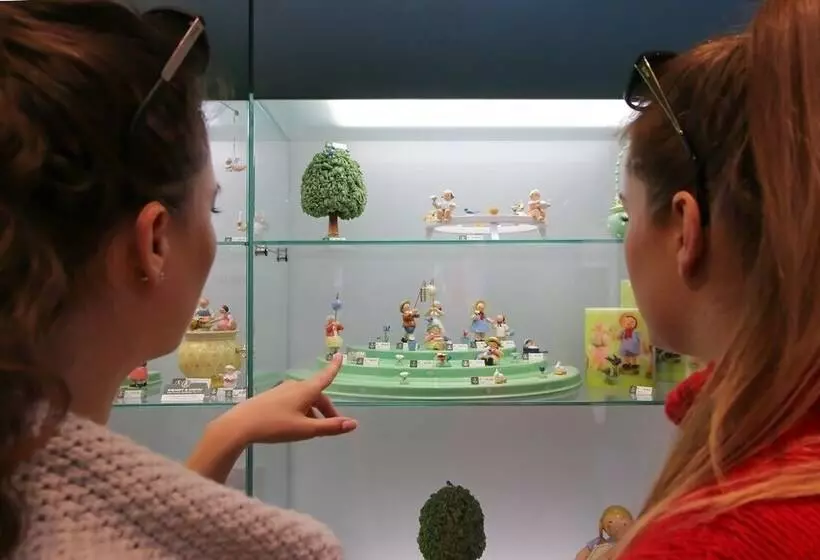 Отель Erbgericht Buntes Haus