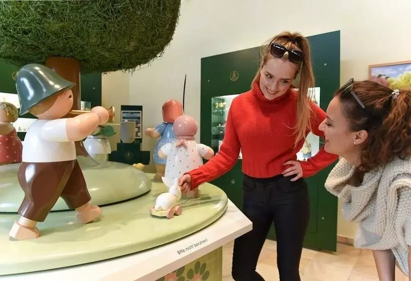 Отель Erbgericht Buntes Haus