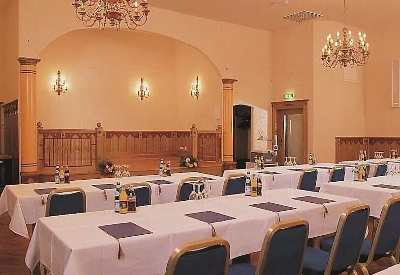 Отель Erbgericht Buntes Haus