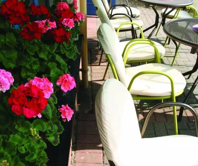 Отель Erbgericht Buntes Haus