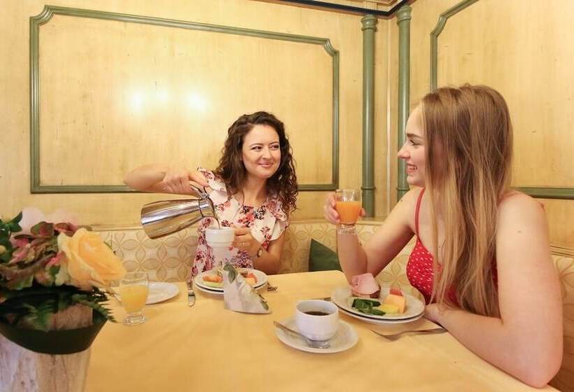 Отель Erbgericht Buntes Haus