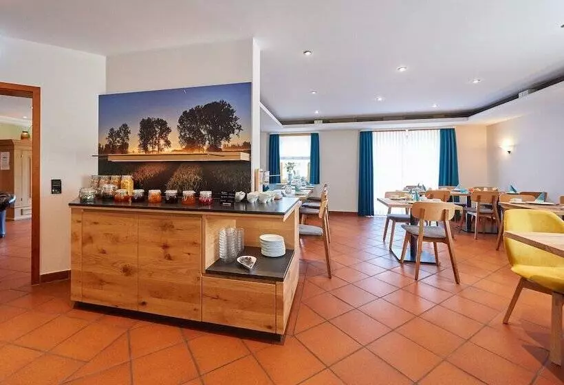 Отель Fetzers Land