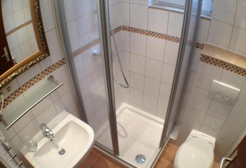 تختخواب و صبحانه Pension Winkel