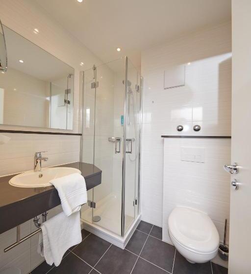 هتل Filderland Stuttgart Messe Airport Self Check In