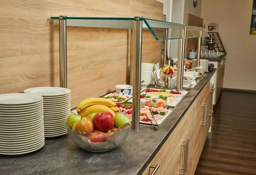 هتل Filderland Stuttgart Messe Airport Self Check In