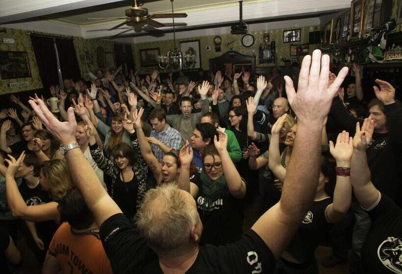 Отель Hajo´s Germania Lodge & Irish Pub