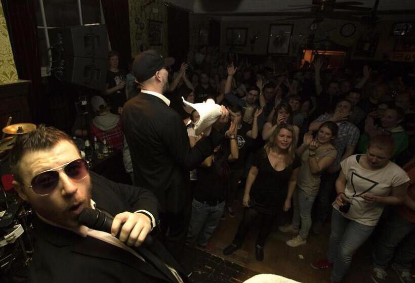 Отель Hajo´s Germania Lodge & Irish Pub