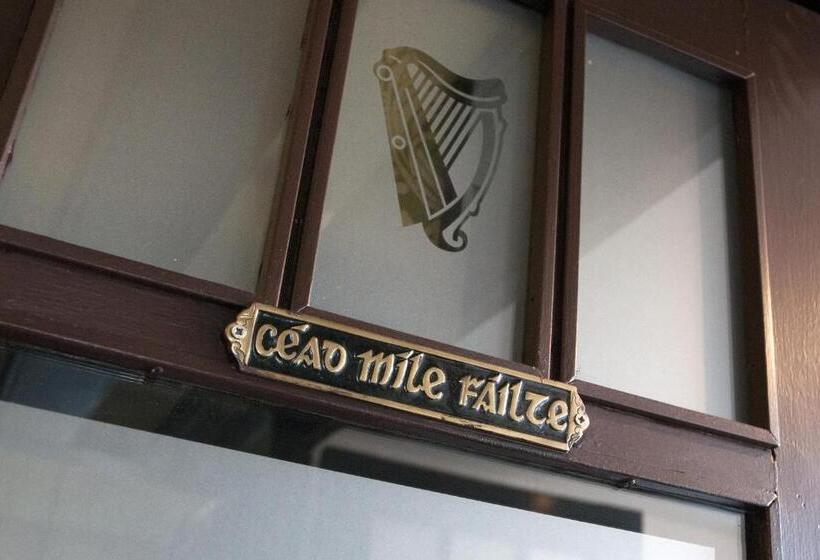 Отель Hajo´s Germania Lodge & Irish Pub