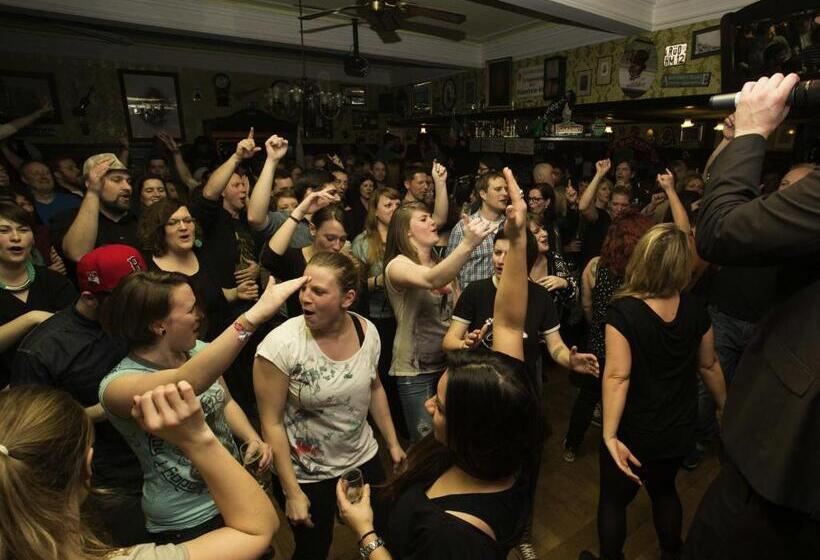 Отель Hajo´s Germania Lodge & Irish Pub