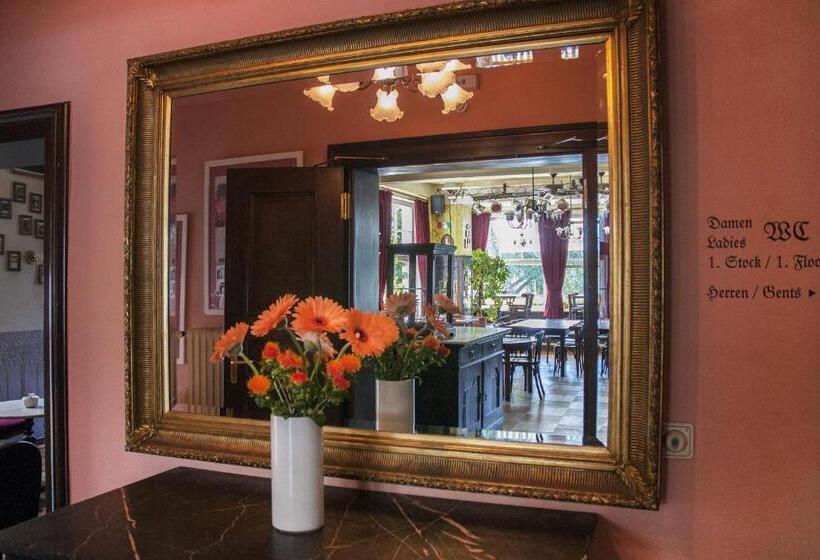 Отель Hajo´s Germania Lodge & Irish Pub