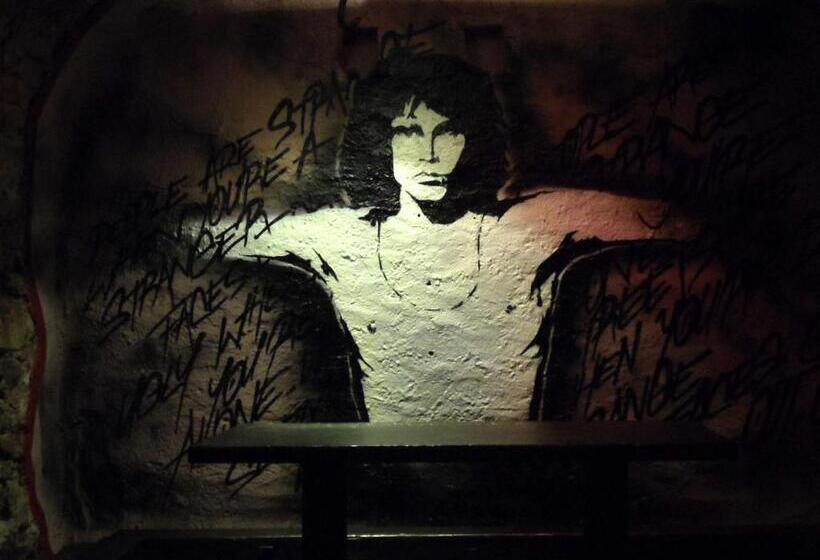 Отель Hajo´s Germania Lodge & Irish Pub