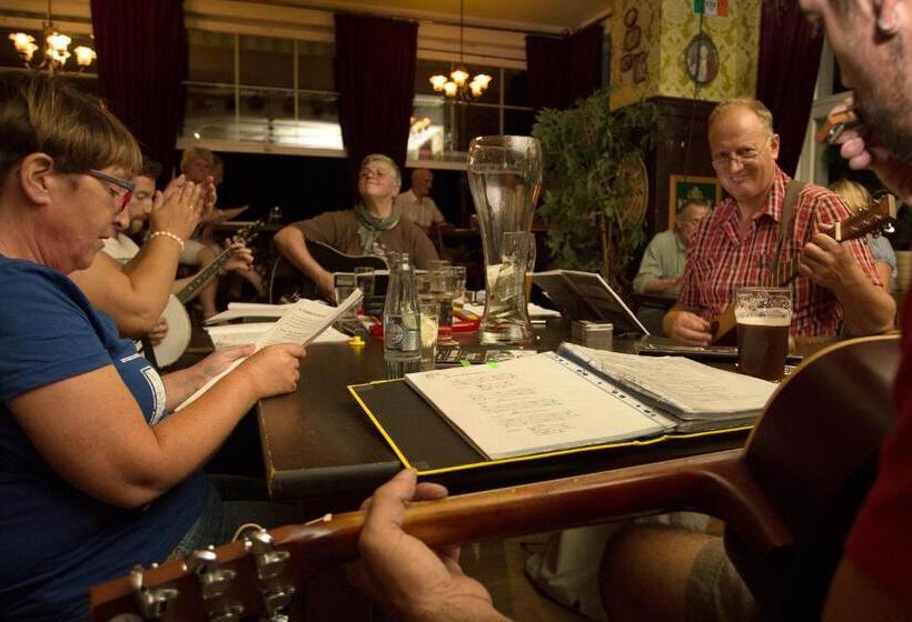 Отель Hajo´s Germania Lodge & Irish Pub