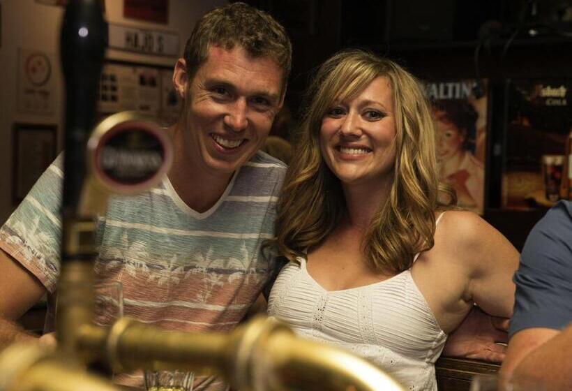 Отель Hajo´s Germania Lodge & Irish Pub