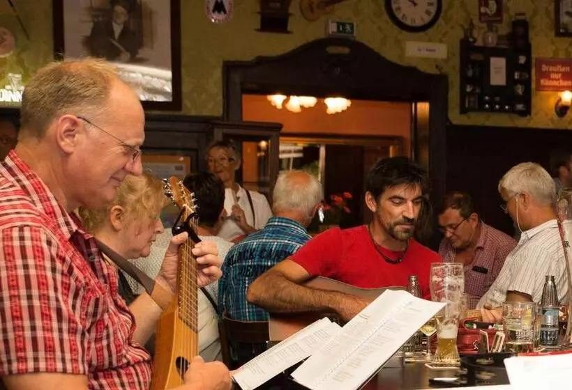 酒店 Hajo´s Germania Lodge & Irish Pub