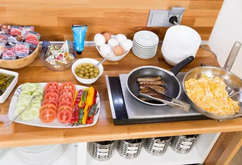 Отель Pension Central Nuernberg Fuerth