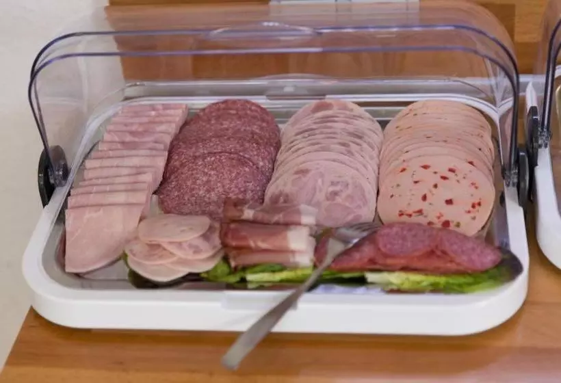 Отель Pension Central Nuernberg Fuerth