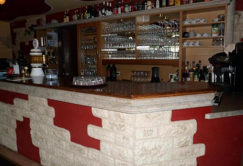 ホテル Taverne Inos