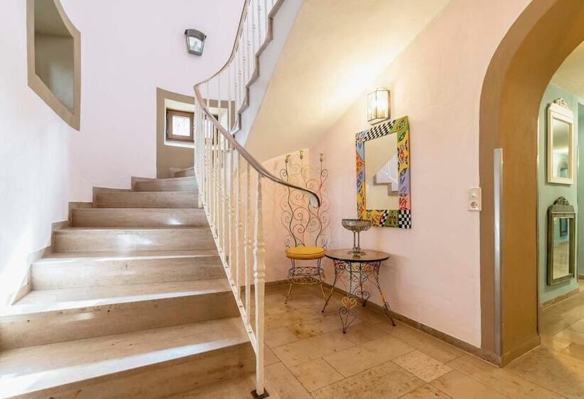 Отель Villa Fantasia Budget Boutique