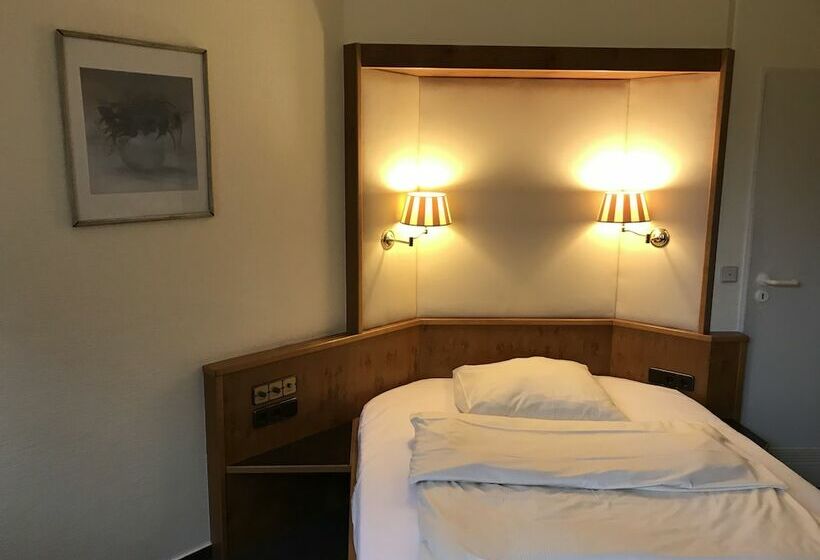 Отель Aust Das Land