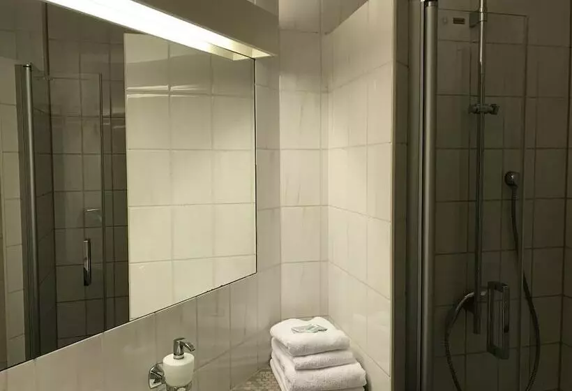 Отель Aust Das Land