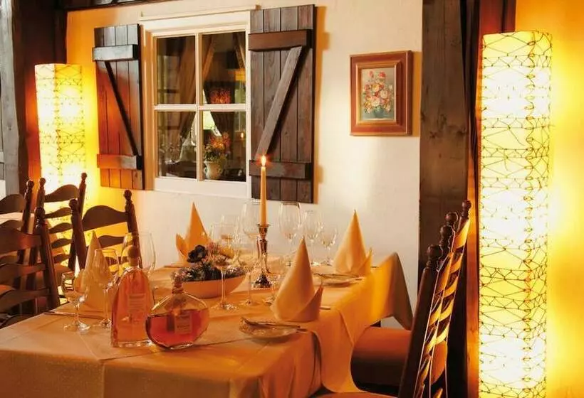 Отель Aust Das Land