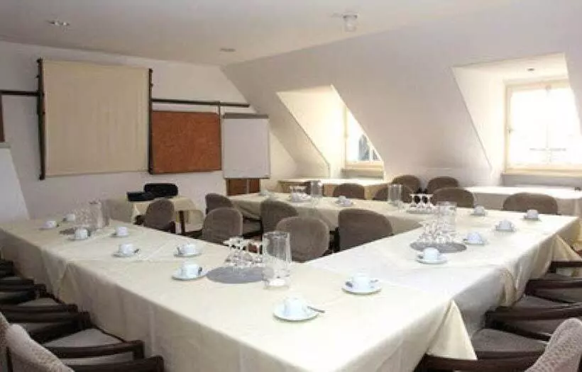 Отель Aust Das Land