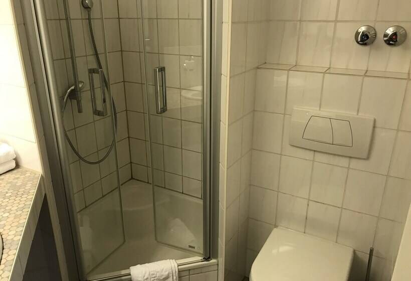 Отель Aust Das Land